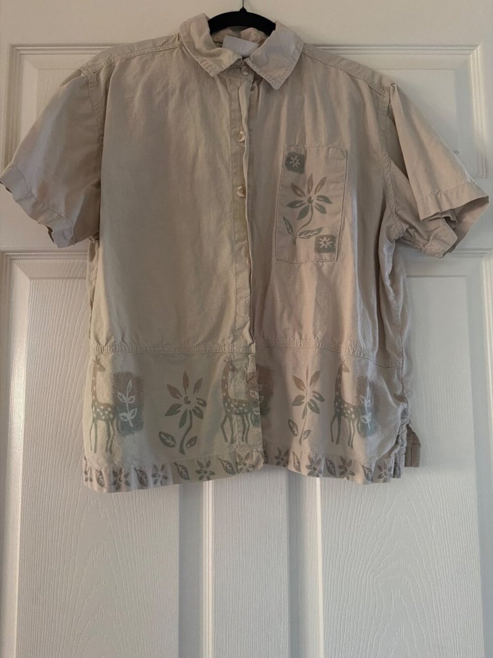 Erika & Co. Beige Button-Up Shirt With Floral & Giraffe Print 100% Cotton Size L